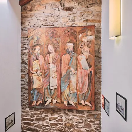 Отель Entrecercas 2*