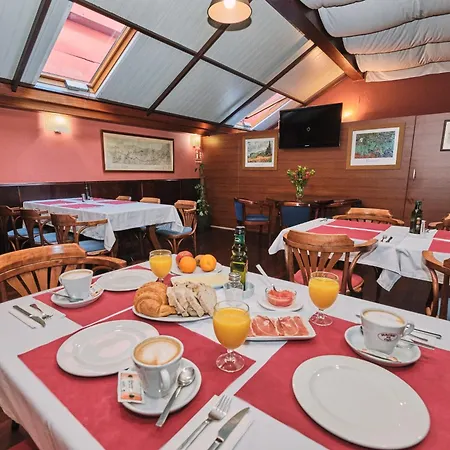 Entrecercas Hotel 2*