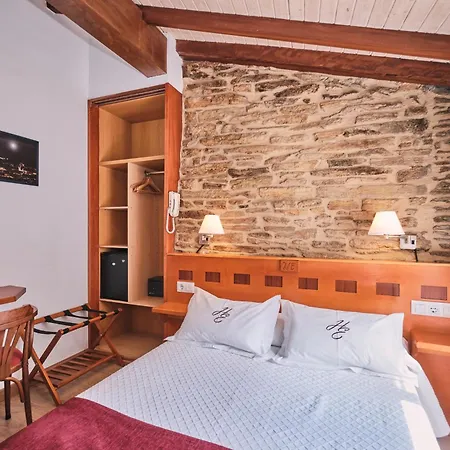 Ξενοδοχείο Entrecercas 2*