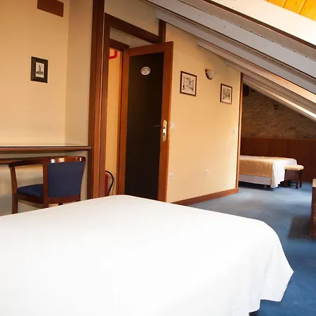 Entrecercas Hotel 2*