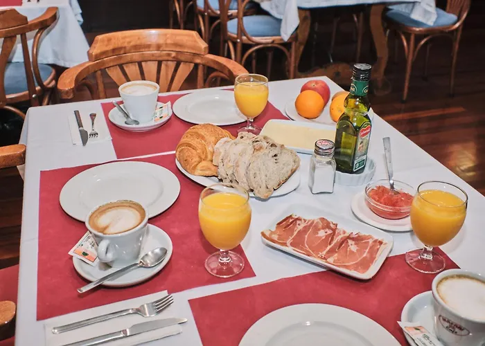 Отель Entrecercas Сантьяго-де-Компостела