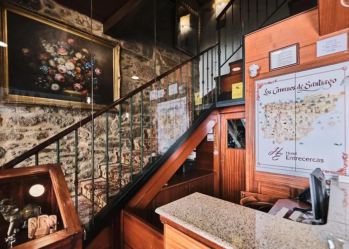Отель Entrecercas Сантьяго-де-Компостела