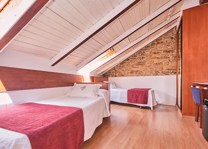 Отель Entrecercas Сантьяго-де-Компостела