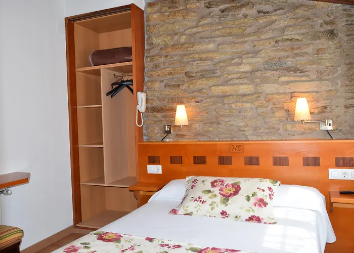 Hotel Entrecercas 2*