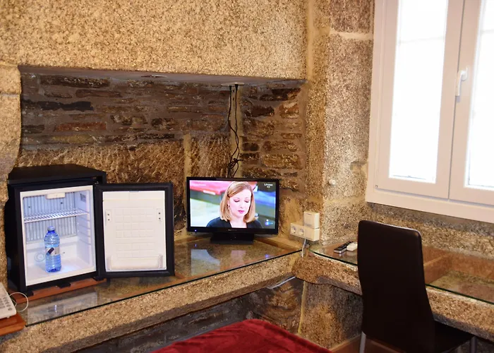 Entrecercas Отель 2*