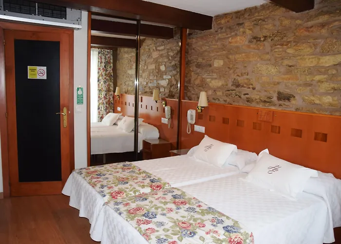 Entrecercas Hotel 2*