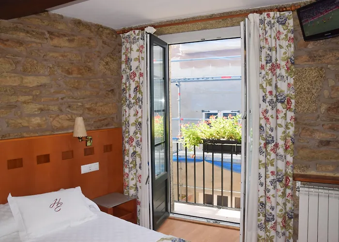 Entrecercas Hotel 2*