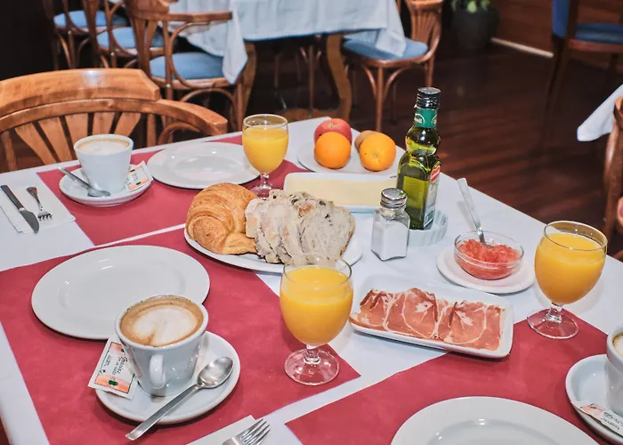 Entrecercas Отель