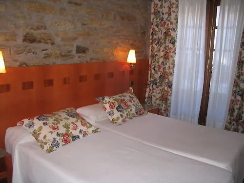 Entrecercas Hotel 2*